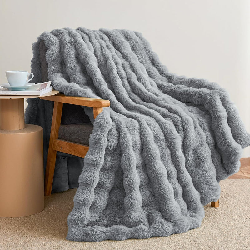 Luxury Faux Fur Throw Blanket - image 26