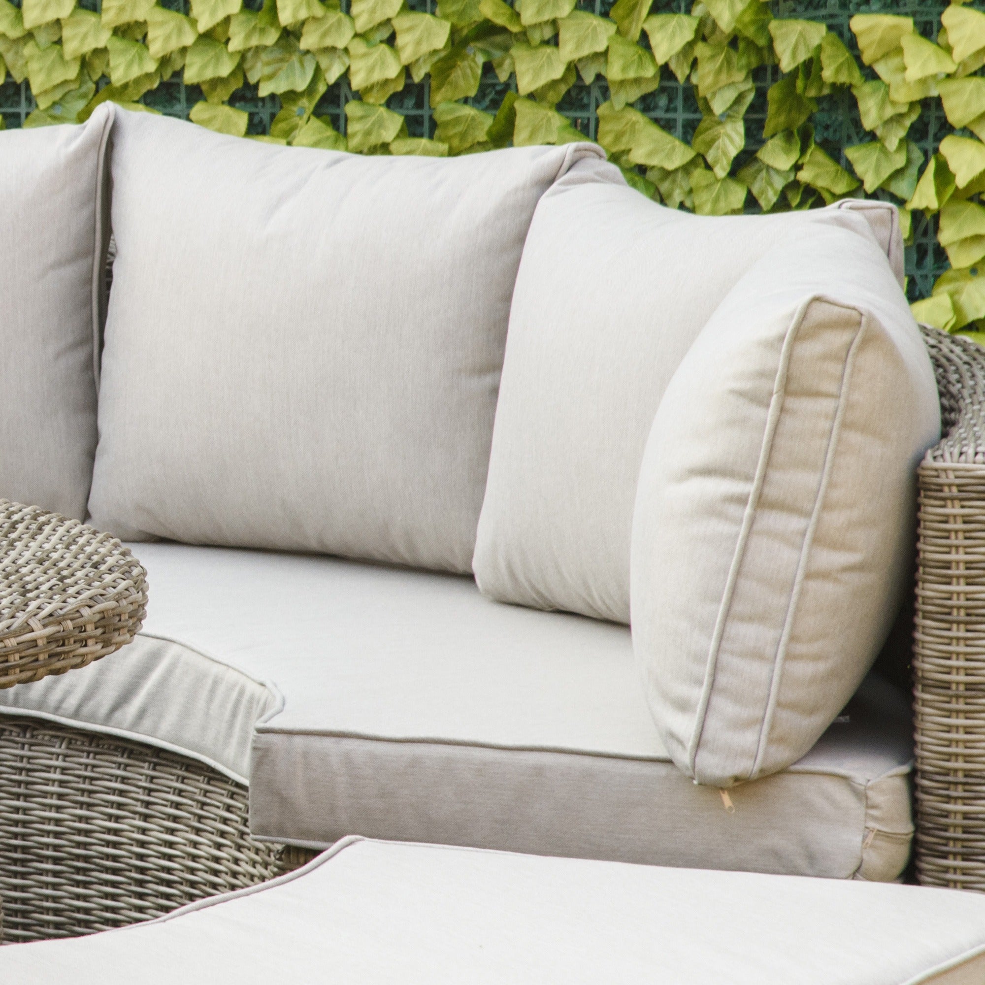 Outsunny 5 Pieces Outdoor PE Rattan Round Garden Daybed with Cushions